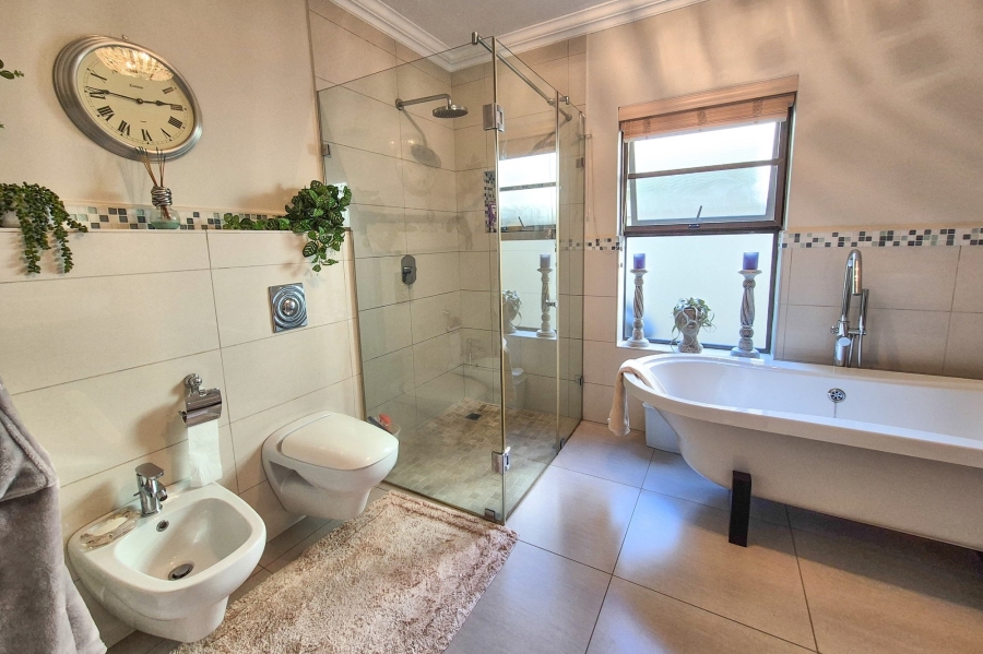 3 Bedroom Property for Sale in Boschenmeer Golf Country Estate Western Cape